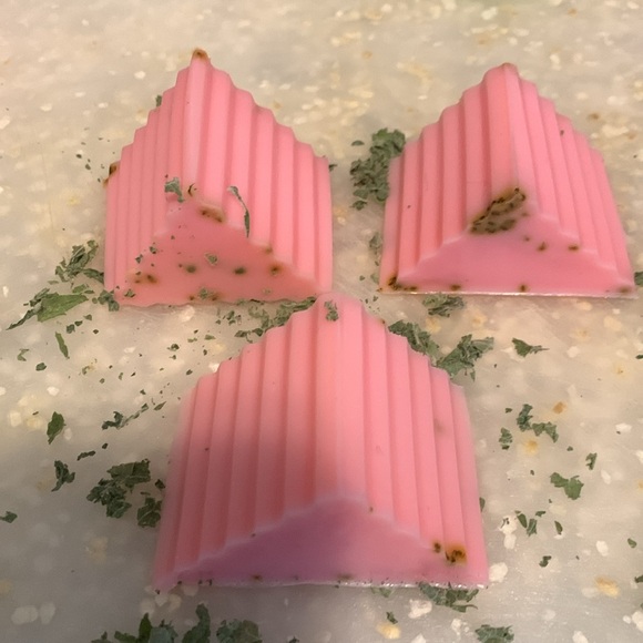 New Pink mini Shea Butter Peppermint soap bundle - Picture 2 of 3